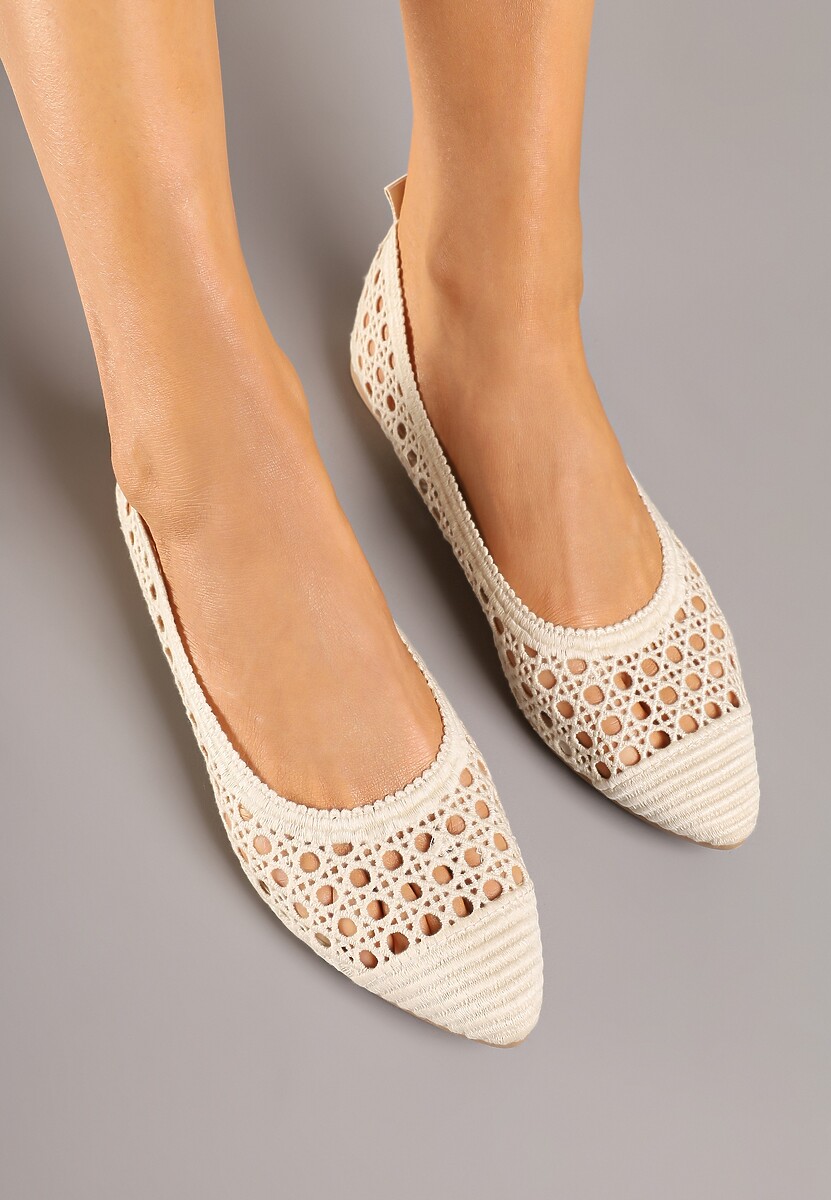 Beżowe Balerinki Ozdobione Ażurowym Wzorem Ulimariela