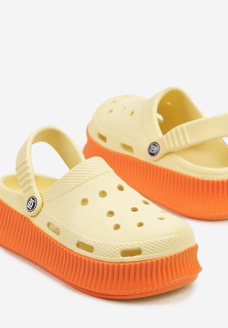 Żółte Piankowe Klapki na Tłoczonej Platformie z Paskiem na Piętę Isallia