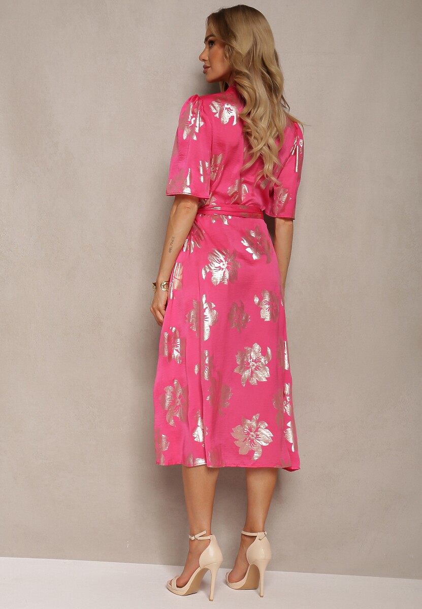 Różowa Kopertowa Sukienka w Metaliczny Florystyczny Wzór z Materiałowym Paskiem w Talii Glerina