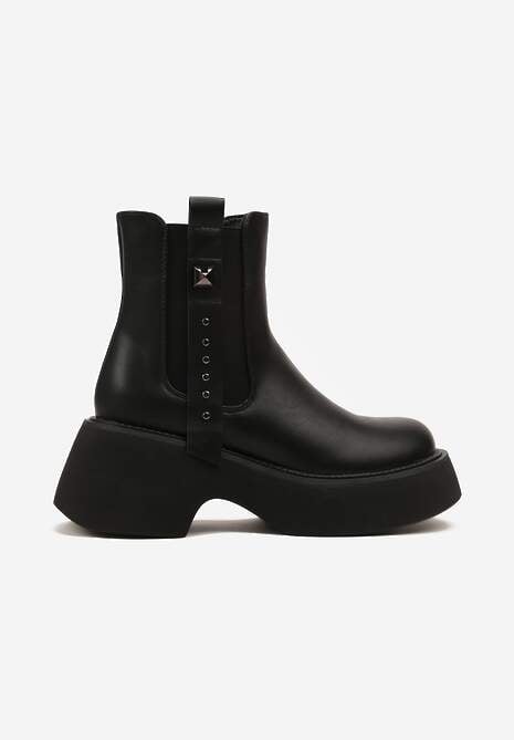 Czarne Botki Typu Sztyblety na Grubej Podeszwie Zdobione Nitami przy Cholewce Tularina