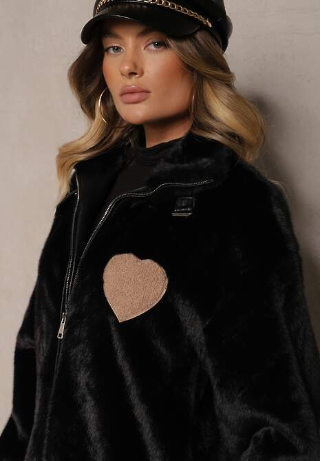 Czarna Kurtka z Miękkiego Futerka Ozdobiona Naszytym Sercem Zozimara