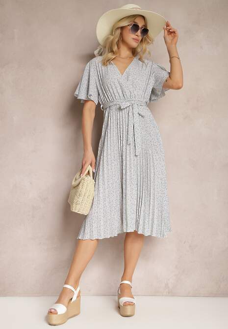 Beżowo-Fioletowa Sukienka o Rozkloszowanym Kroju z Gumką w Talii i Kopertowym Dekoltem z Materiałowym Paskiem Qrissa