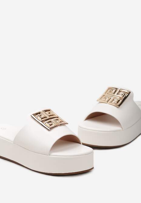 Białe Klapki z Imitacji Skóry na Platformie z Kwadratową Klamrą Tisargla