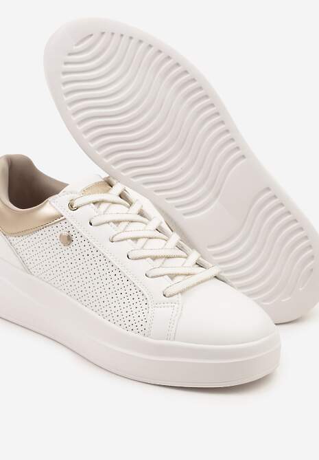 Białe Sneakersy Typu Tenisówki z Ozdobną Perforacją Mariselia