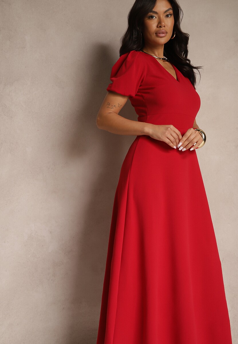 Czerwona Rozkloszowana Sukienka z Lekko Bufiastymi Rękawami i Dekoltem V Efrusae