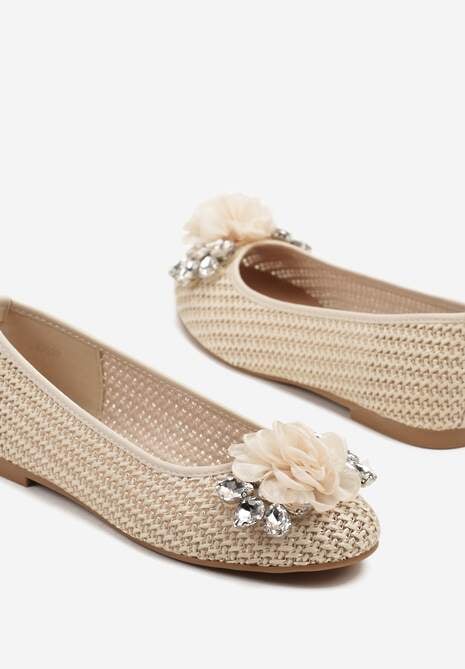 Beżowe Balerinki z Szydełkowanymi Zdobieniami Cyrkoniami i Kwiatową Aplikacją Mairalos