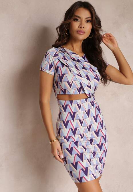 Fioletowa Sukienka Dopasowana z Wycięciem w Geometryczny Print Larai