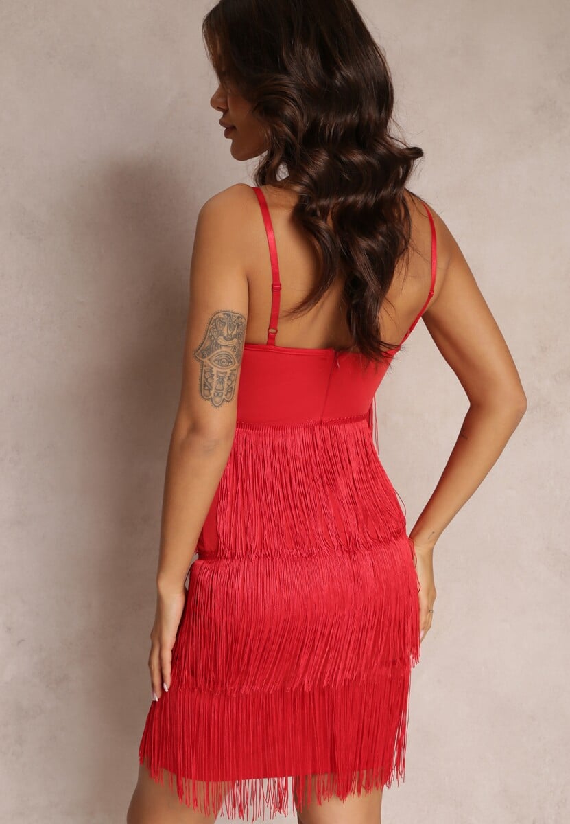Czerwona Dopasowana Sukienka z Frędzlami i Regulowanymi Ramiączkami Losani