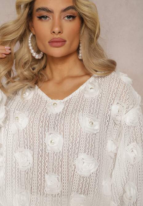 Biała Ażurowa Bluzka w Perły i Ozdobne Kwiaty Panaly