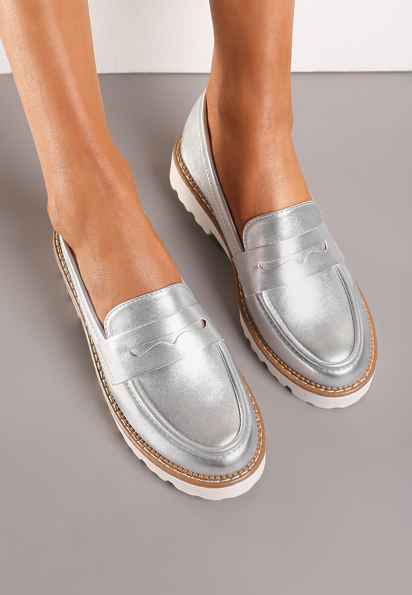 Srebrne Casualowe Mokasyny na Płaskiej Podeszwie z Ozdobnym Paskiem Apahida