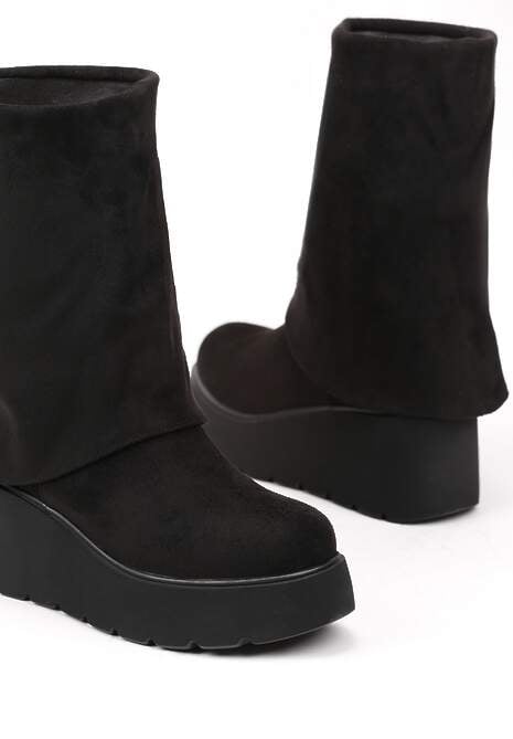 Czarne Botki na Koturnie z Ociepleniem Ozdobione Wywiniętą Cholewką Vamisia