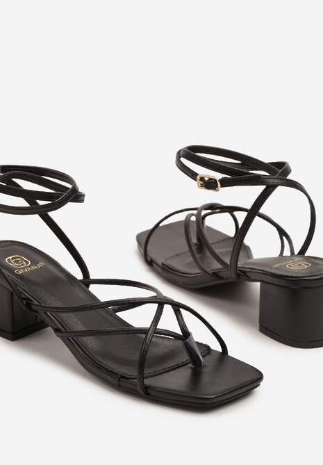 Czarne Sandały Japonki na Słupkowym Obcasie z Ozdobnymi Paskami Maranira