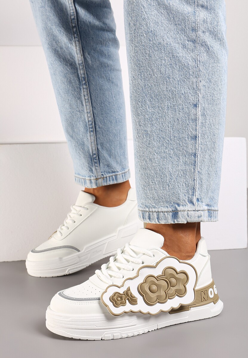 Biało-Beżowe Sneakersy na Niskiej Platformie z Ozdobnymi Kwiatkami na Boku Benavilla