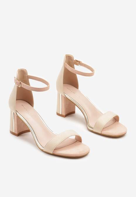 Beżowe Sandały na Słupku Ozdobione Metalicznymi Aplikacjami Inarisa