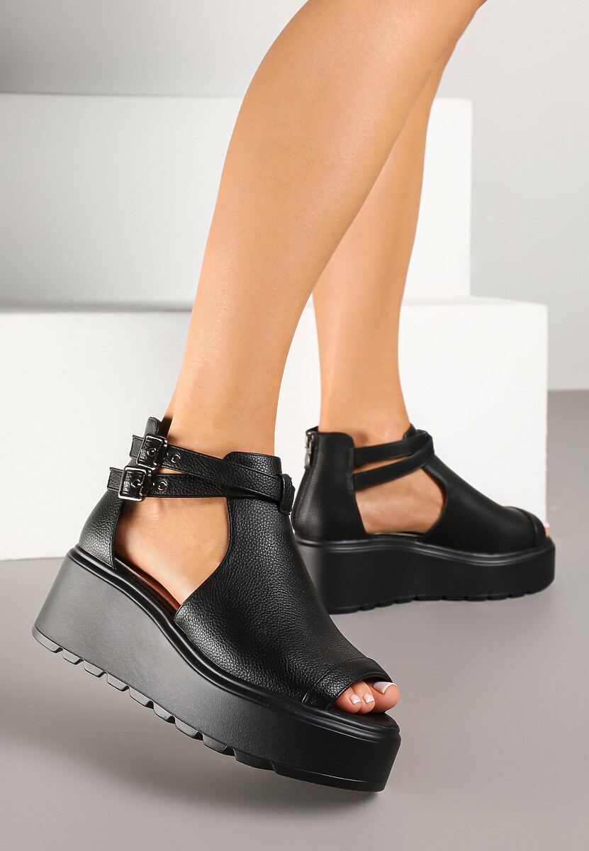 Białe Sandały na Koturnie z Wkładką ze Skóry Naturalnej i Ozdobnymi Paskami Sopressa