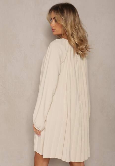 Jasnobeżowa Rozkloszowana Sukienka Ozdobiona Plisowaniem i Bufiastymi Rękawami Ksarina