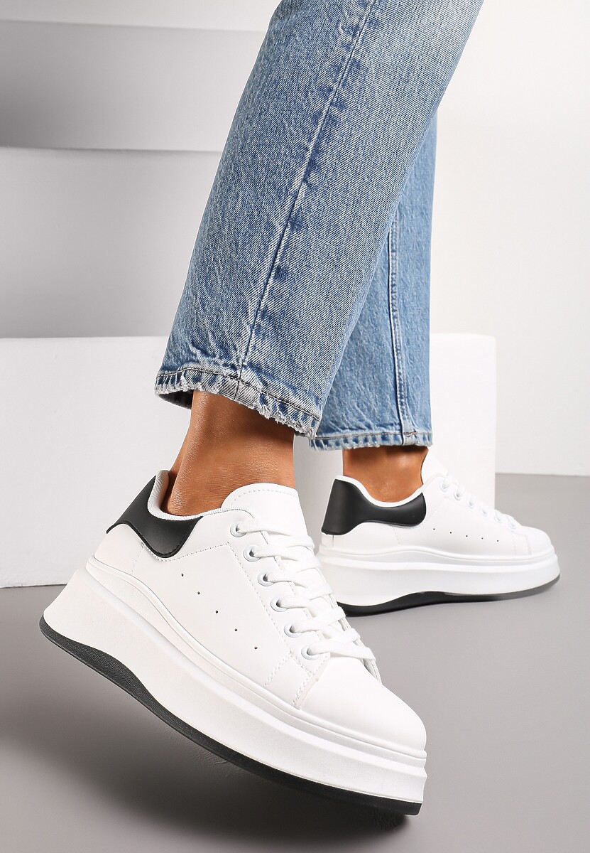 Biało-Czarne Sneakersy na Grubej Podeszwie z Perforacją i Ozdobą Gumowym Misiem Aireth