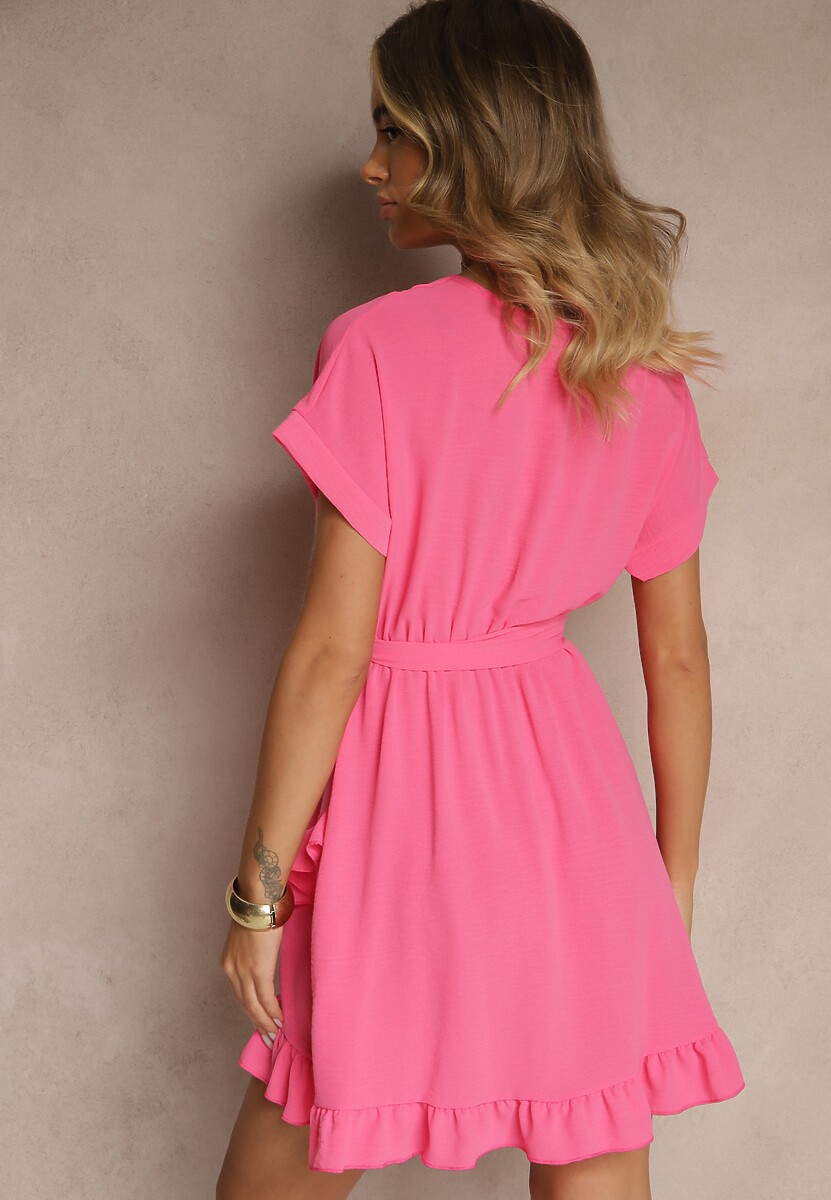 Fuksjowa Sukienka o Rozkloszowanym Kroju z Paskiem i Falbanami Addea