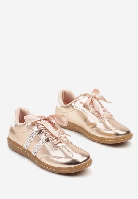 Szampańskie Lakierowane Sneakersy w Stylu Tenisówek z Koronkowymi Paskami Deoriva