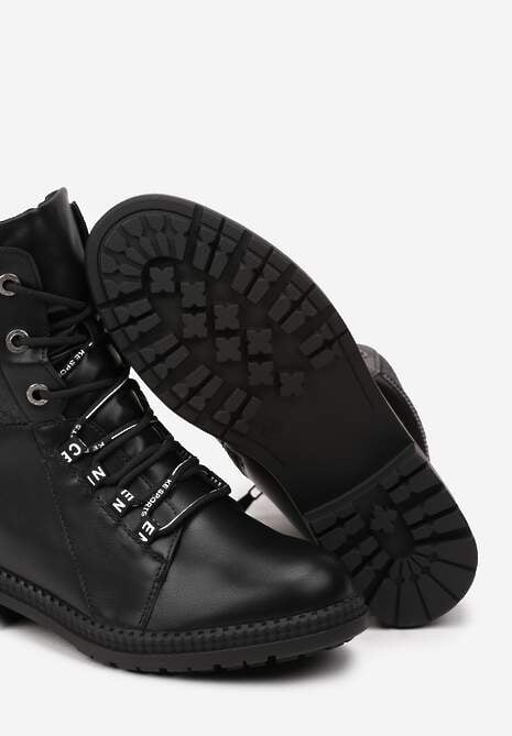 Czarne Botki Workery na Płaskiej Podeszwie Ozdobione Suwakiem i Napisami Aderiora