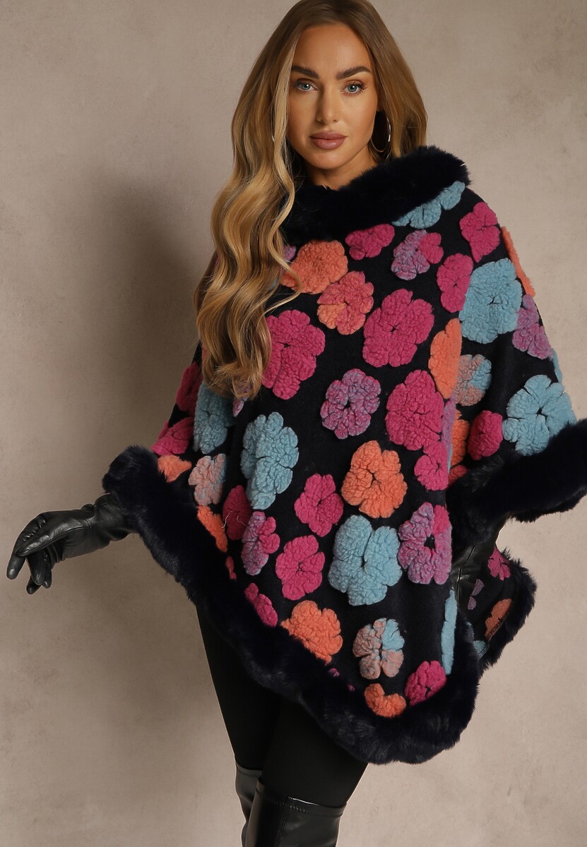 Granatowe Ponczo z Wiskozy Zdobione Futrzanymi Aplikacjami w Kształcie Kwiatów Lealithwen