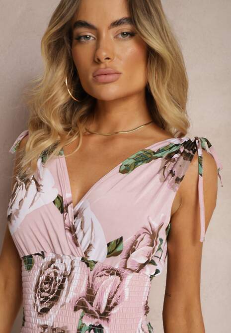 Jasnoróżowy Kombinezon o Taliowanym Kroju Bez Rękawów w Kwiaty Senivia