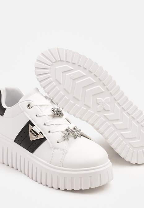 Biało-Czarne Sneakersy na Tłoczonej Platformie z Metalicznymi Ozdobami Eleanilia