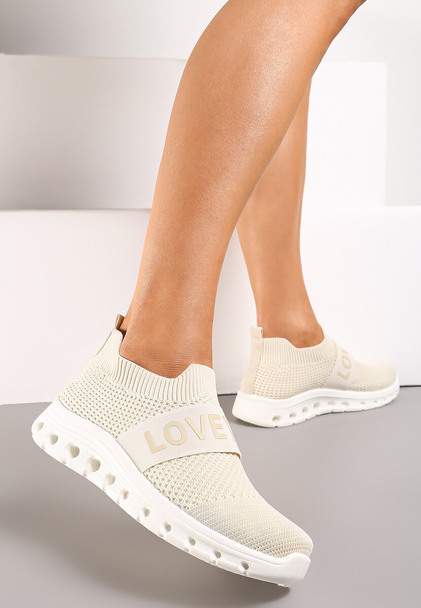 Beżowe Buty Sportowe z Napisem LOVE i Elastyczną Cholewką Alaissa