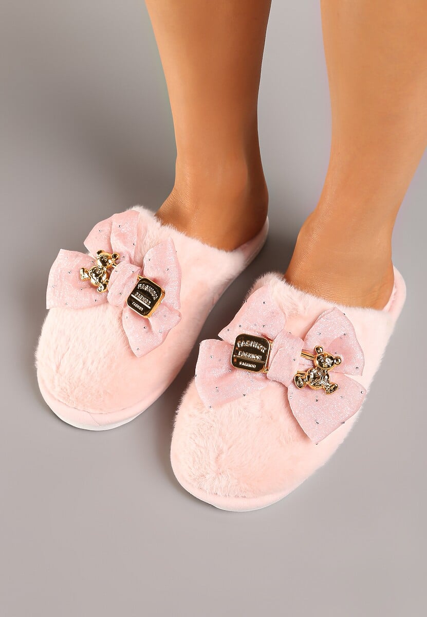 Różowe Kapcie Wsuwane z Futerkiem Ozdobione Kokardą z Metalowymi Detalami Reaniara