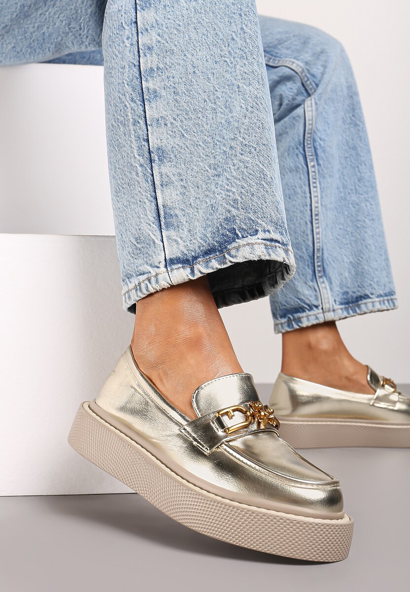 Złote Mokasyny na Płaskiej Podeszwie z Łańcuszkiem Evastria