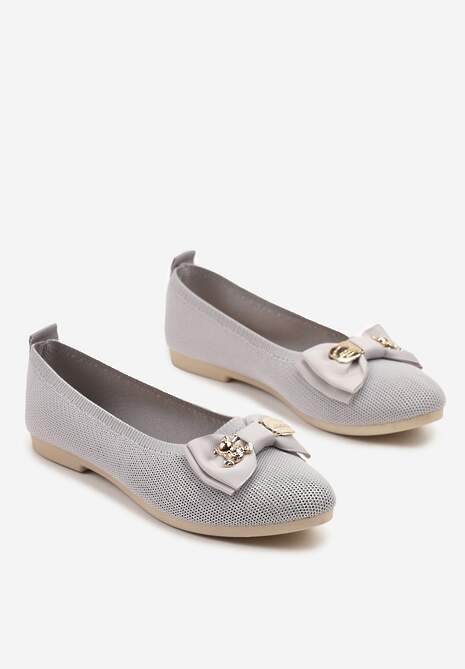 Szare Balerinki Ozdobione Metalicznymi Aplikacjami i Kokardą Bretella