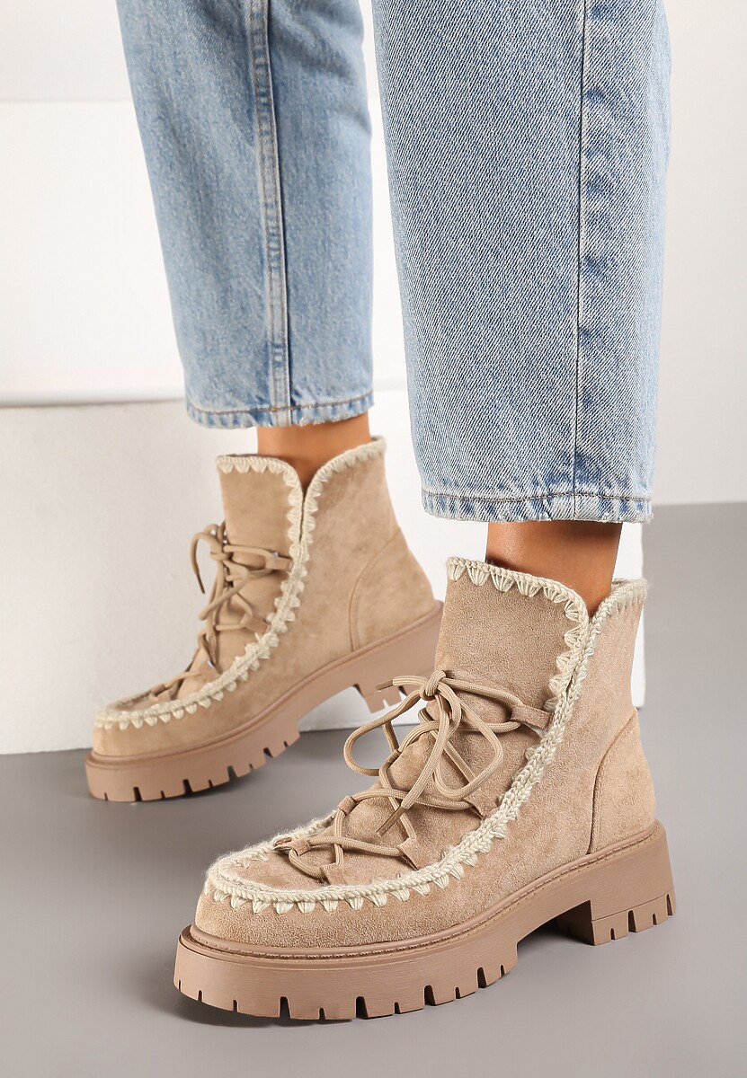 Ciemnobeżowe Botki z Ekozamszu z Dodatkowym Kompletem Sznurówek Zdobione Haftem Noledi