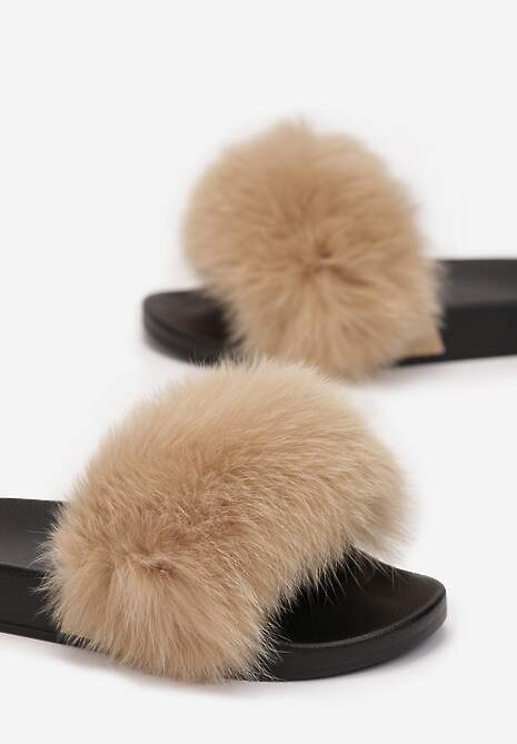 Ciemnobeżowe Klapki z Futrem Turtlefeather