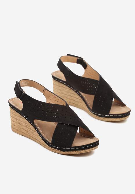 Czarne Sandały na Koturnie z Plecionki z Ażurowymi Wycięciami Weolie