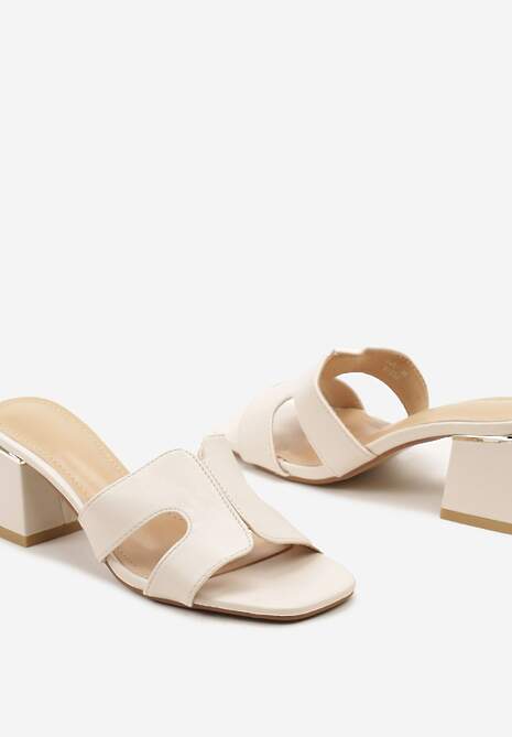 Beżowe Wsuwane Klapki z Ekoskóry na Słupku Qlina