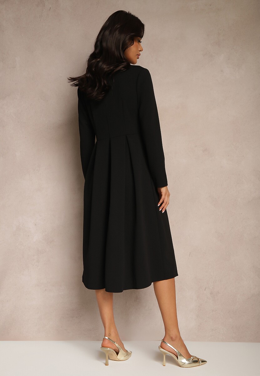 Czarna Sukienka o Rozkloszowanym Kroju z Trójkątnym Dekoltem Temivara