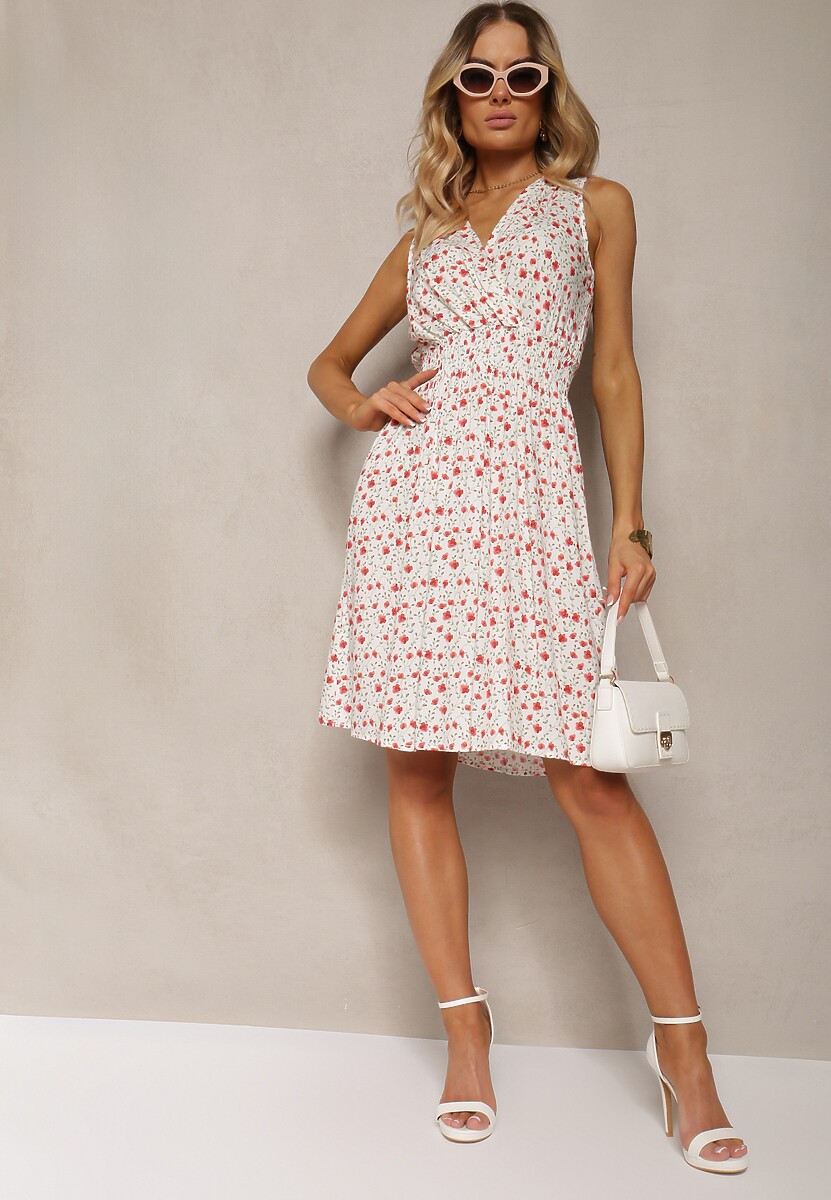 Biało-Różowa Kopertowa Sukienka z Wiskozy w Kwiaty Wykończona Gumką w Talii Innavia