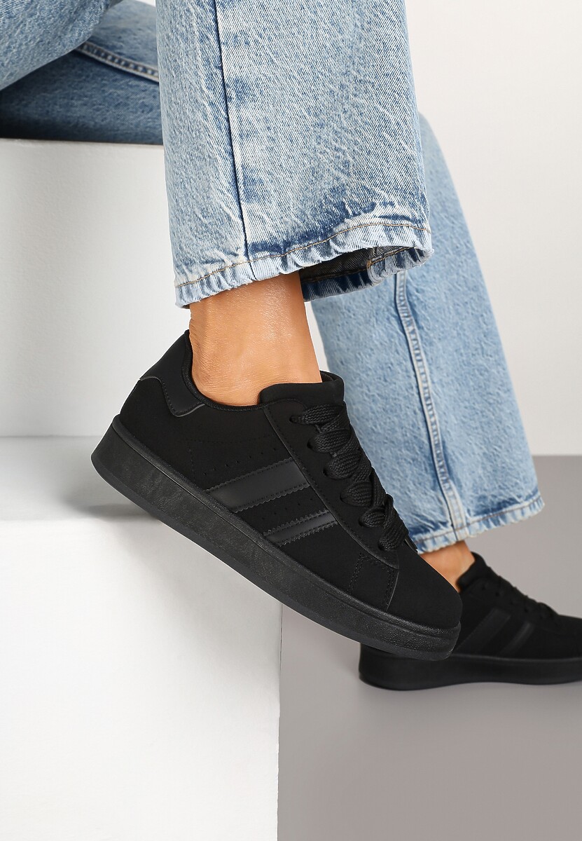 Czarne Sneakersy na Niskiej Platformie z Naszywkami Flordexia