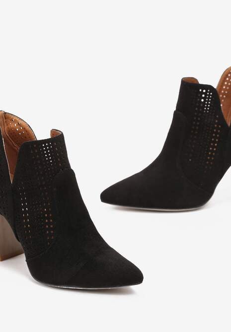 Czarne Botki na Słupku z Ażurowym Zdobieniem Clemmes