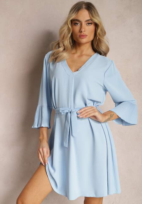 Niebieska Sukienka Mini z Trójkątnym Dekoltem z Paskiem i Rękawami z Plisowaniem Vespe