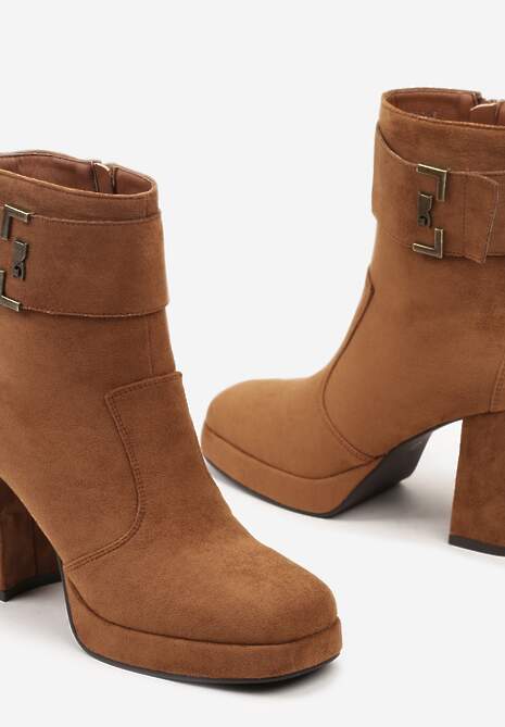 Jasnobrązowe Botki na Słupku z Geometryczną Aplikacją i Paskiem Lemiena