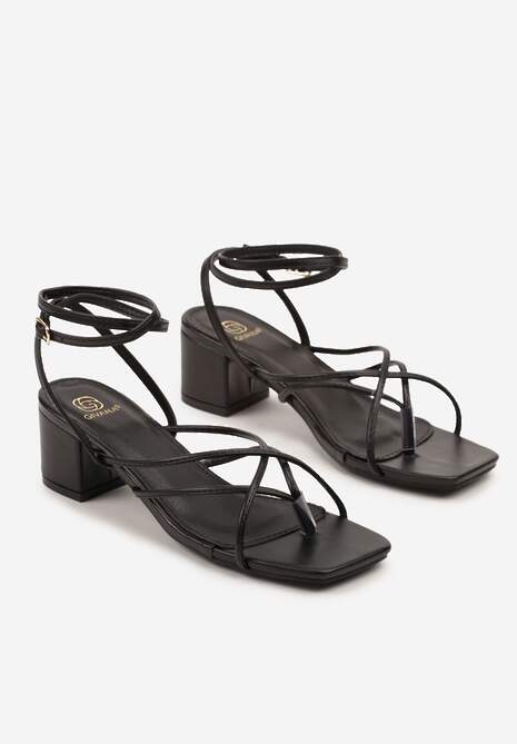 Czarne Sandały Japonki na Słupkowym Obcasie z Ozdobnymi Paskami Maranira