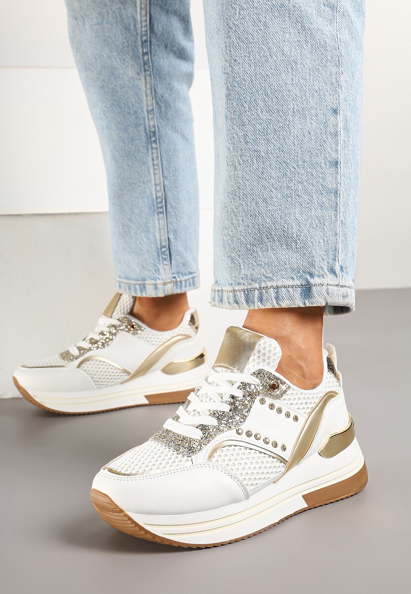 Biało-Złote Sneakersy na Platformie Ozdobione Metalicznymi Aplikacjami i Cyrkoniami Tatindra