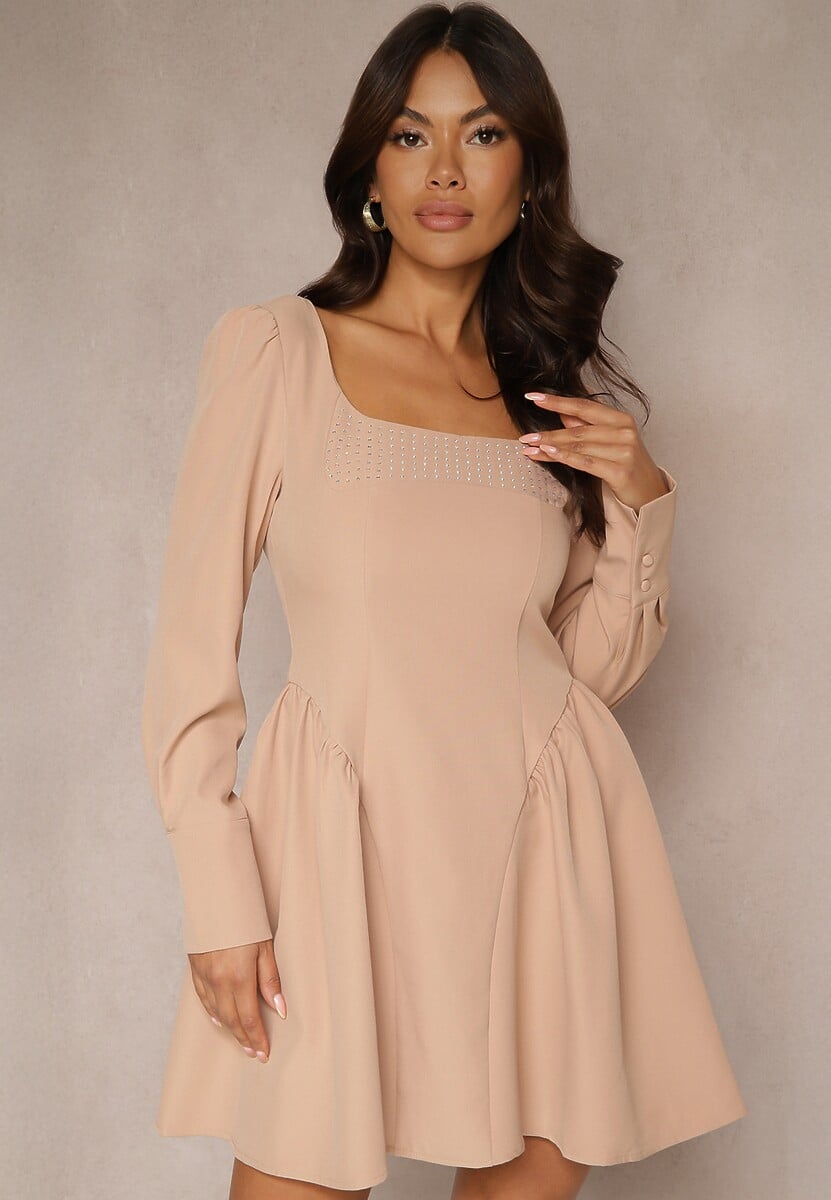 Czarna Krótka Sukienka z Kwadratowym Dekoltem o Rozkloszowanym Fasonie Enadis