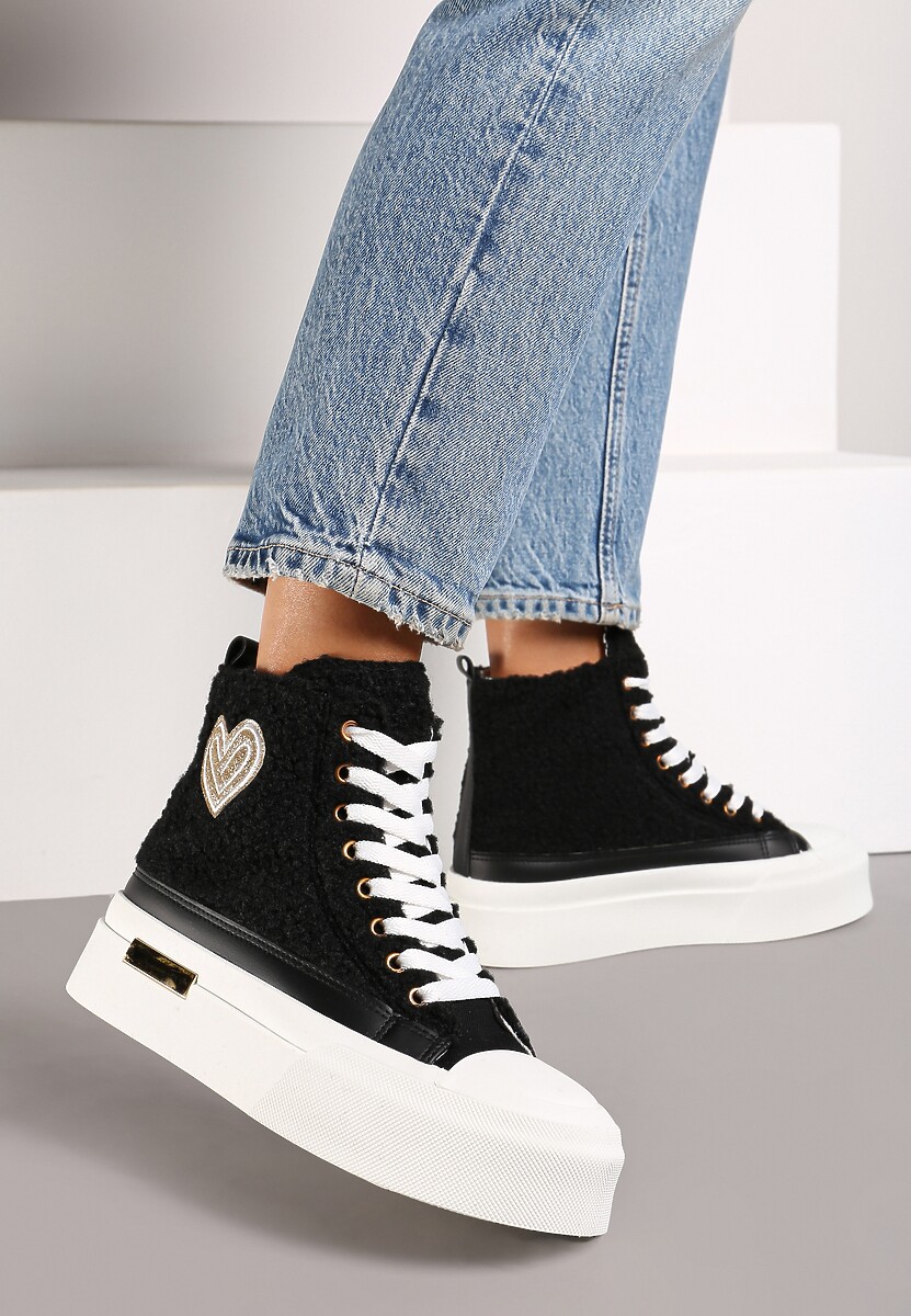 Ciemnobeżowe Futerkowe Trampki na Platformie z Ozdobną Naszywką w Kształcie Serca Aelinna