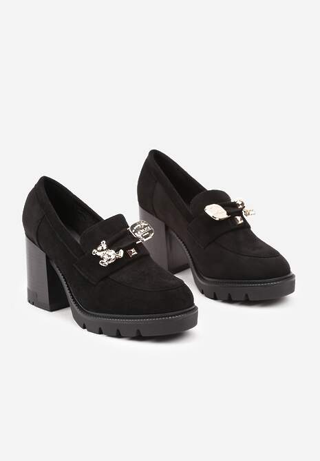 Czarne Ekozamszowe Półbuty w Stylu Mokasynów na Obcasie z Metalową Aplikacją Atineira