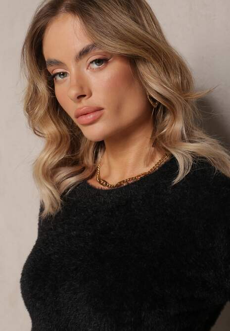 Czarny Puchaty Sweter o Krótkim Kroju Darilin