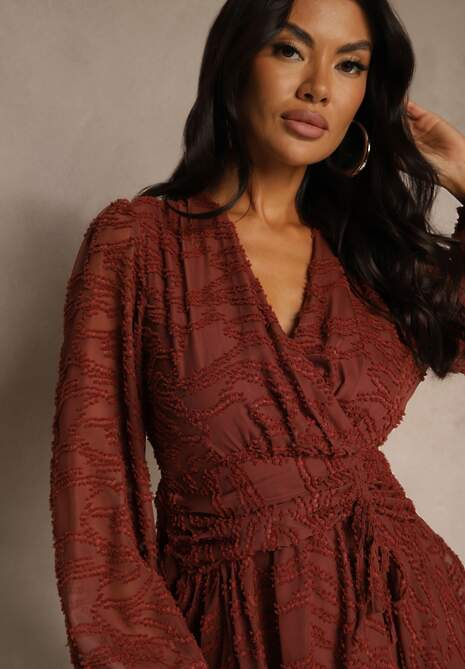 Czerwona Rozkloszowana Sukienka z Siateczki z Ozdobnym Tłoczeniem Zenessalia