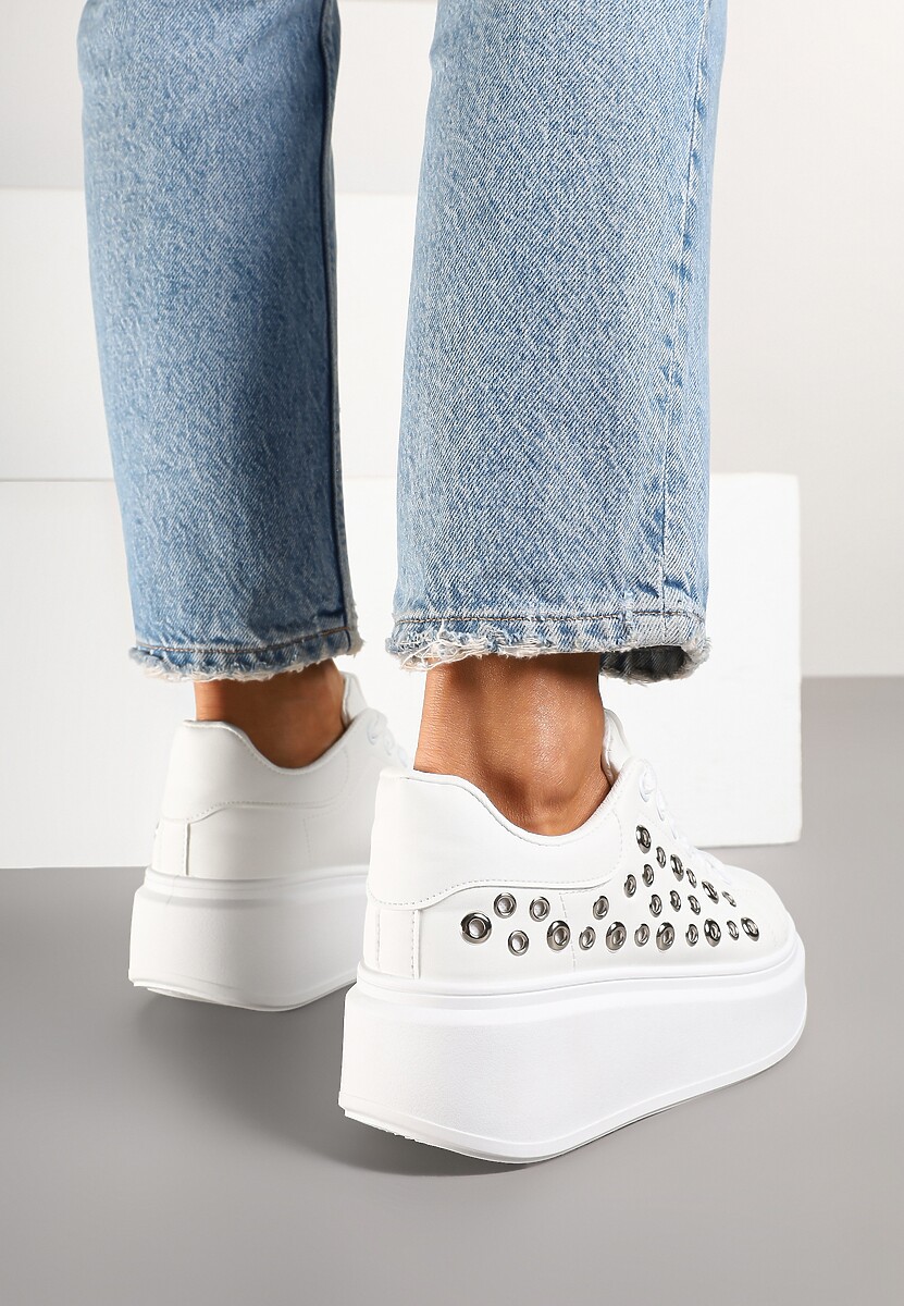 Białe Sneakersy na Niskiej Platformie z Aplikacjami przy Cholewce Maristia