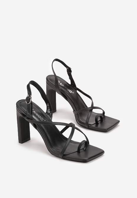 Czarne Sandały Japonki na Słupkowym Obcasie z Cienkimi Paskami i Sprzączką Tassalne
